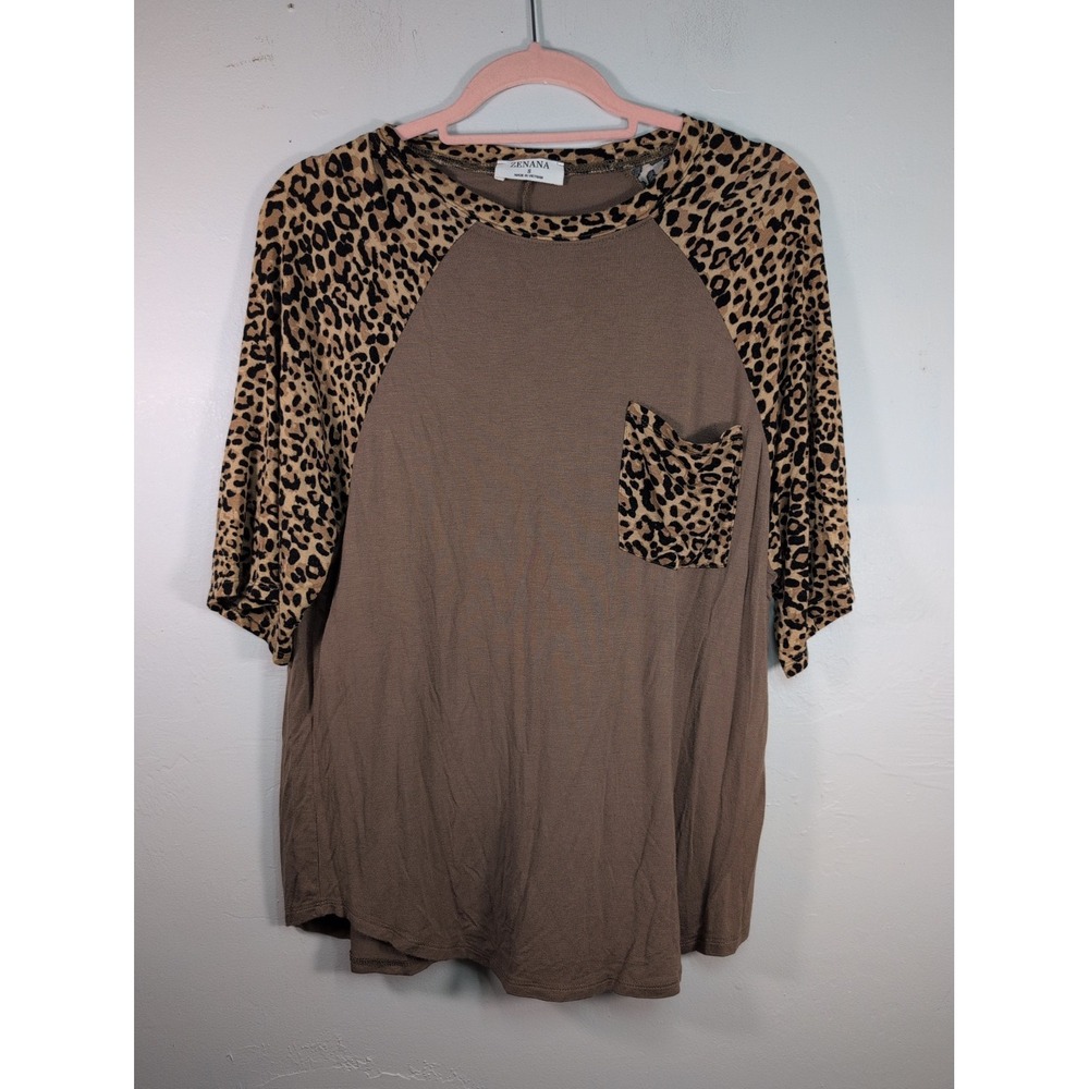Zenana S Relaxed Fit Leopard Print Short Sleeve Tee Shirt Front Pocket